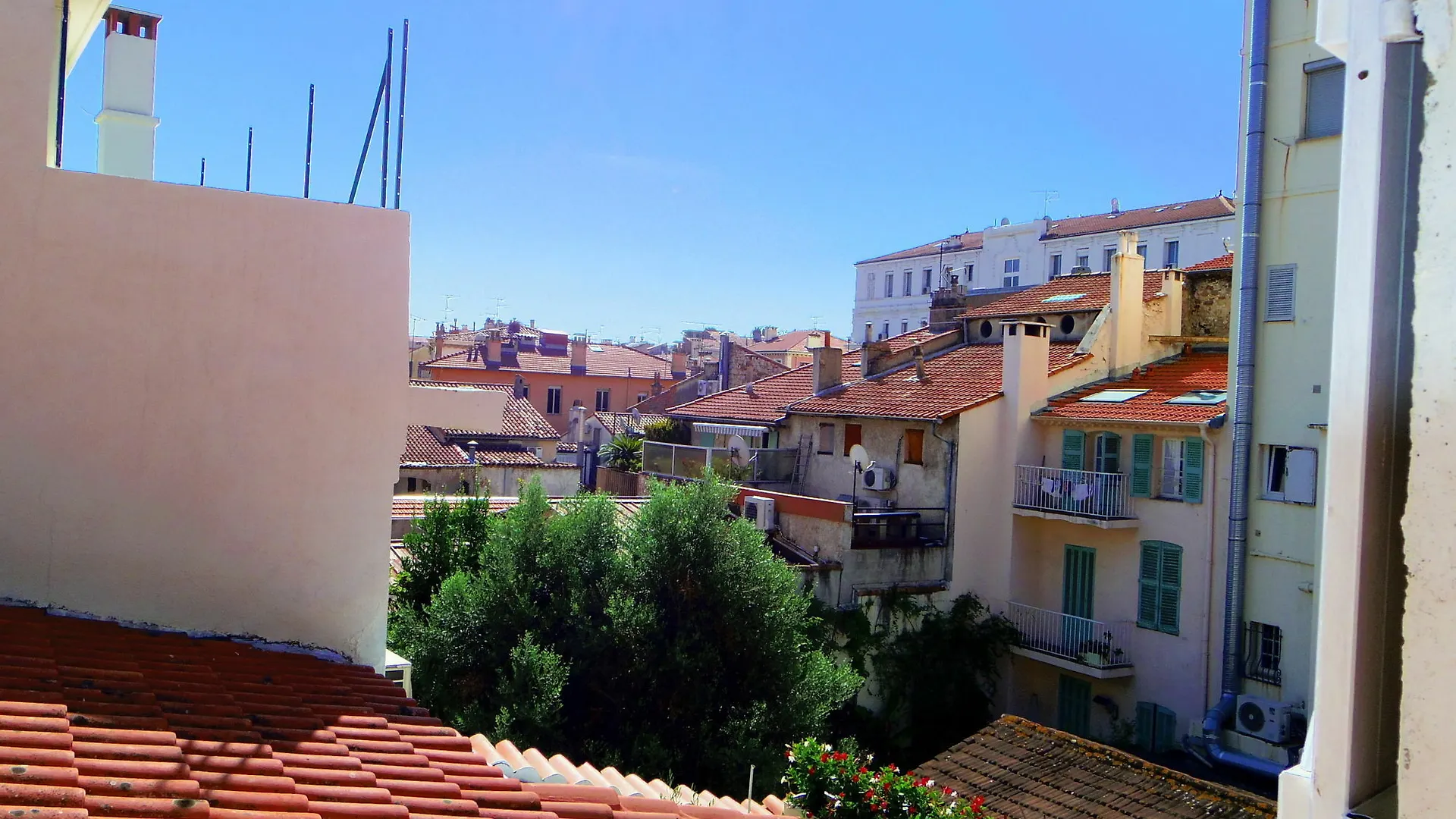 Welcome To Cannes - Rue Meynadier France